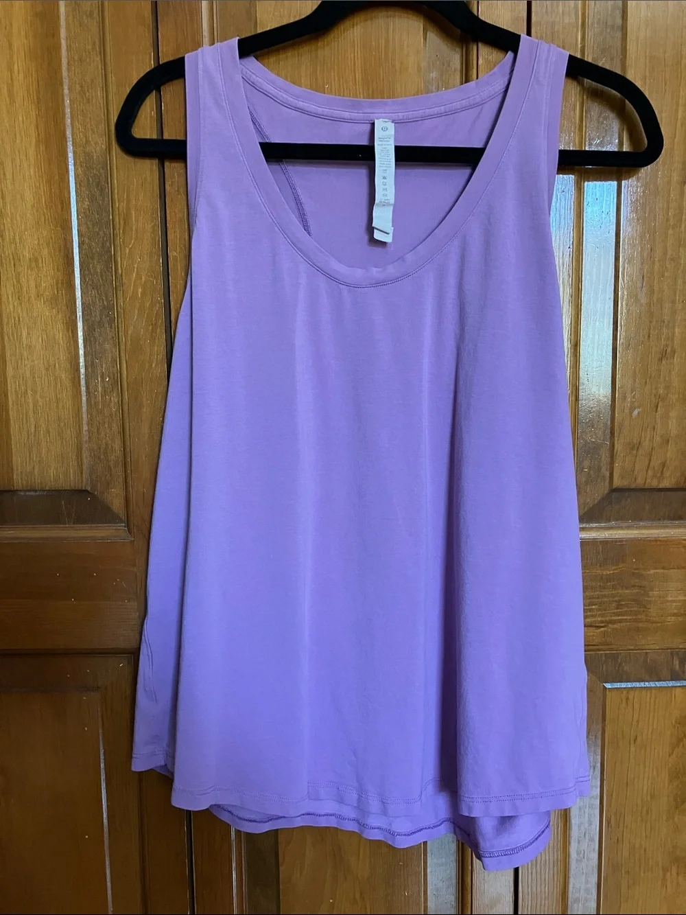 Women's Lavender Lululemon Scoop Neck Tank- IT IS THE COLOR OF the 1st/2nd pic!